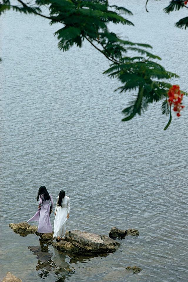 Bên bờ sông Hương - 1967