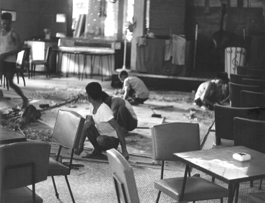 Đường phố Sài Gòn sau đảo chánh 1-11-1963 - Nhà hàng Quốc Tế