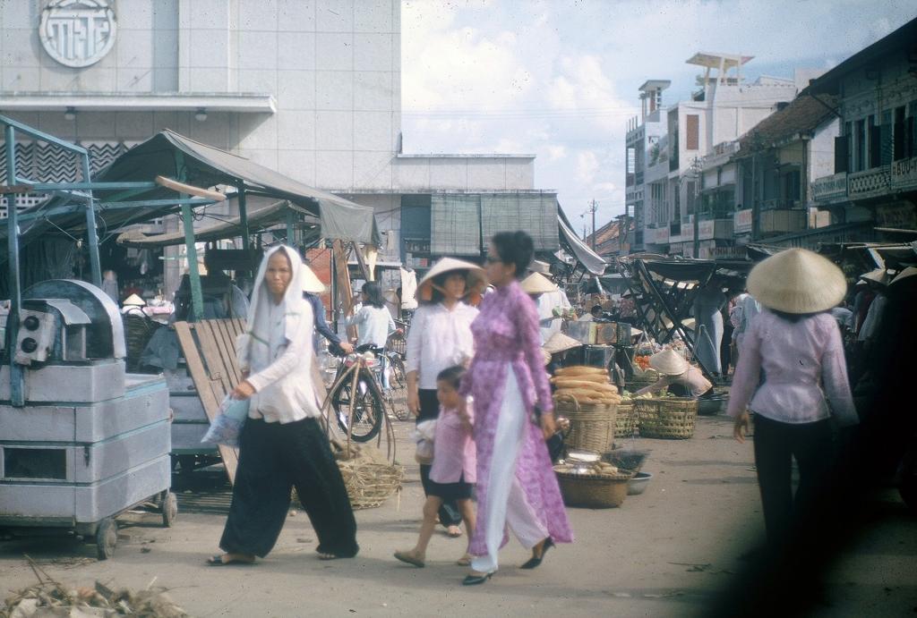 Gary Mathews - Saigon - Chợ Bà Chiểu 1