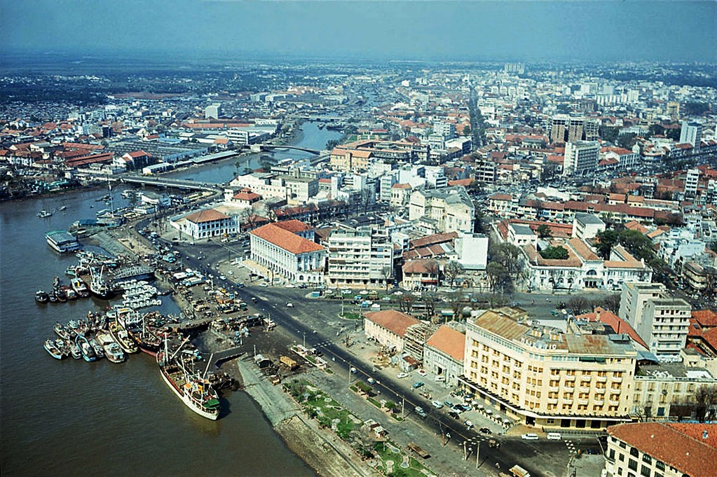 Những bức hình màu về Bến Bạch Đằng ở Sài Gòn trước 1975